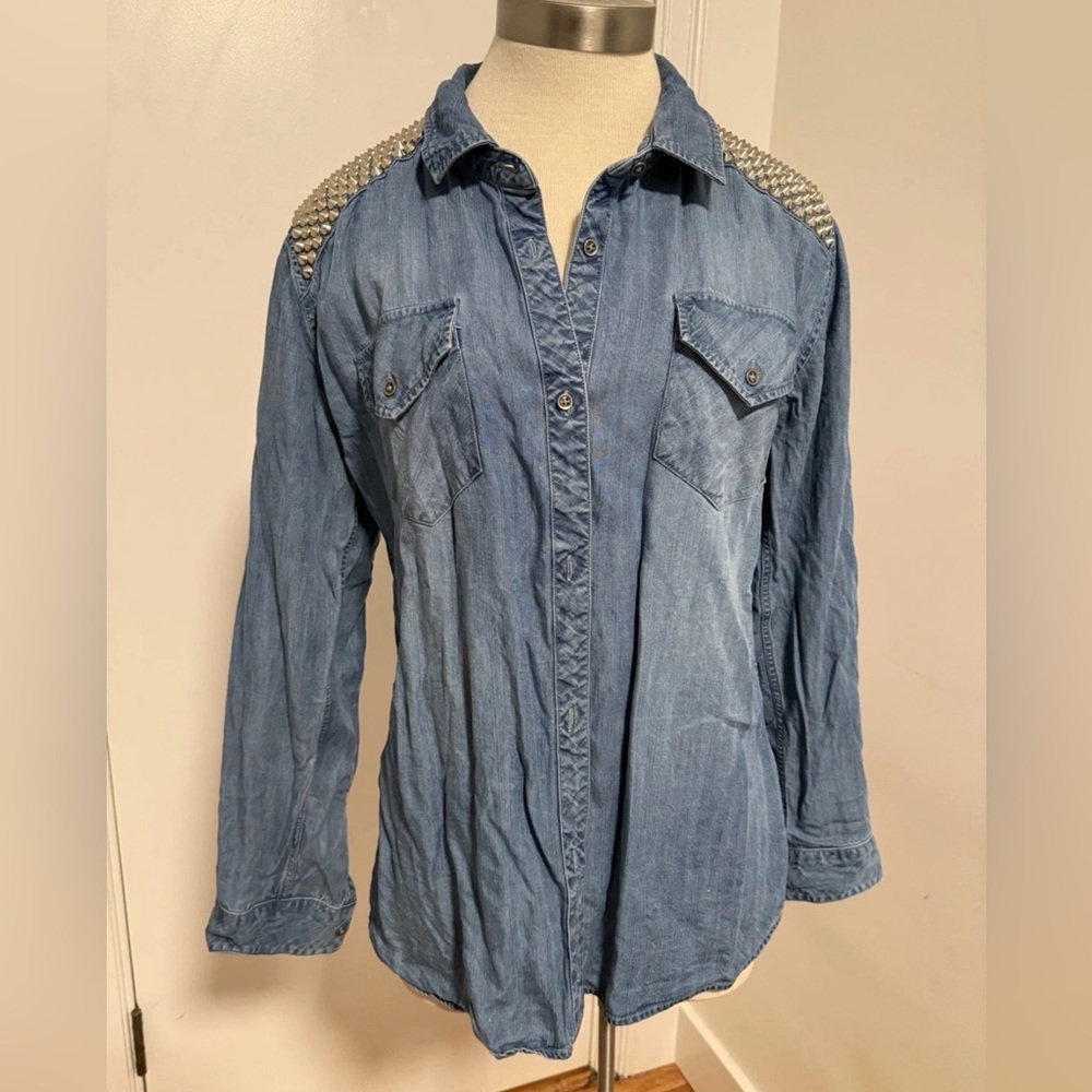 Rails Ladies Denim Shirt With Shoulder
Studs Size L
